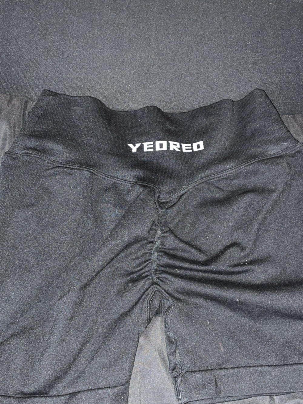 YEOREO Black Scrunch-Back Women's Active Shorts